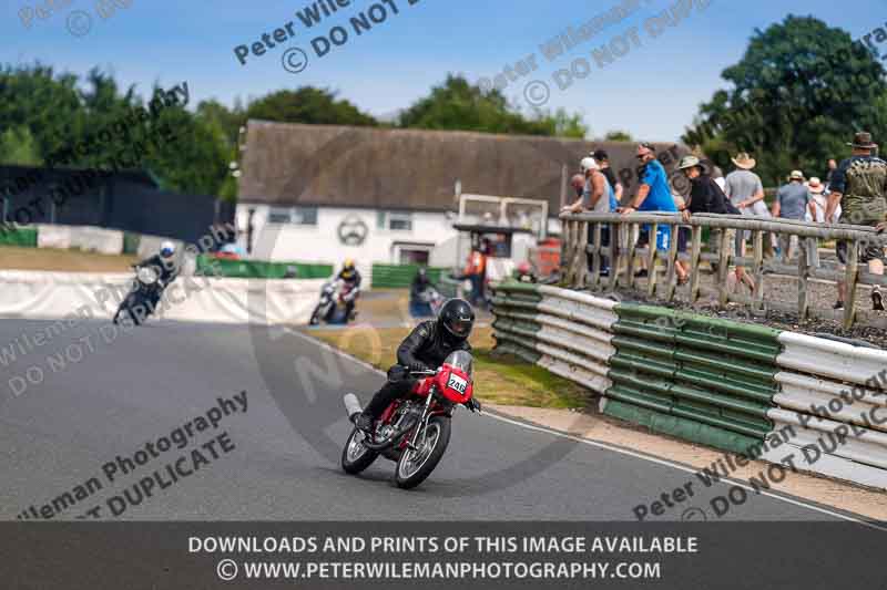 Vintage motorcycle club;eventdigitalimages;mallory park;mallory park trackday photographs;no limits trackdays;peter wileman photography;trackday digital images;trackday photos;vmcc festival 1000 bikes photographs